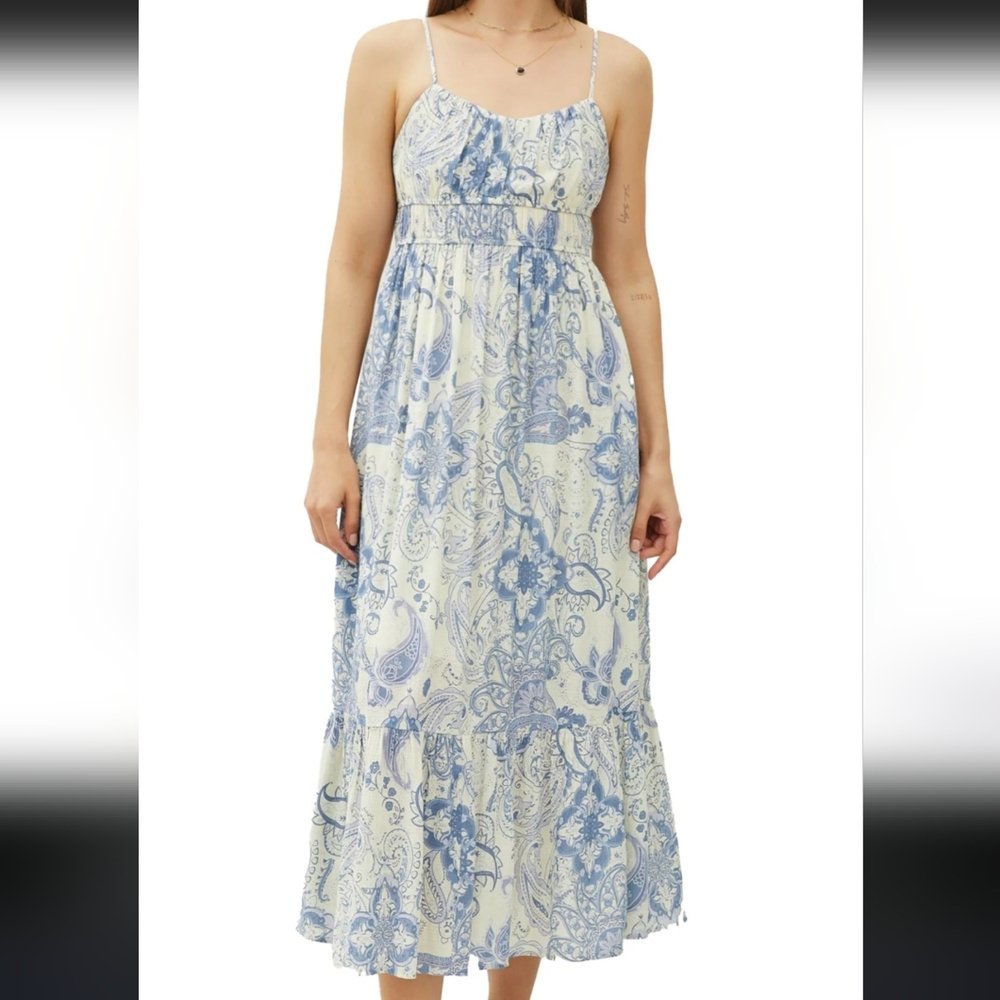 Chic Paisley Maxi Dress in Blue and Cream